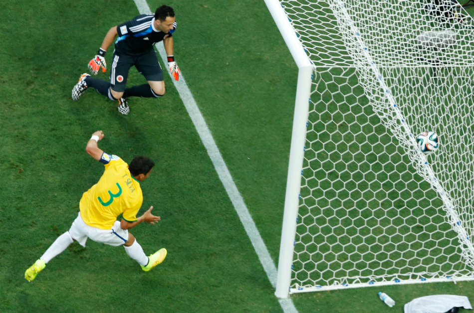 Brasil sufre pero acaba con sueño de Colombia y en semifinal se ve con Alemania