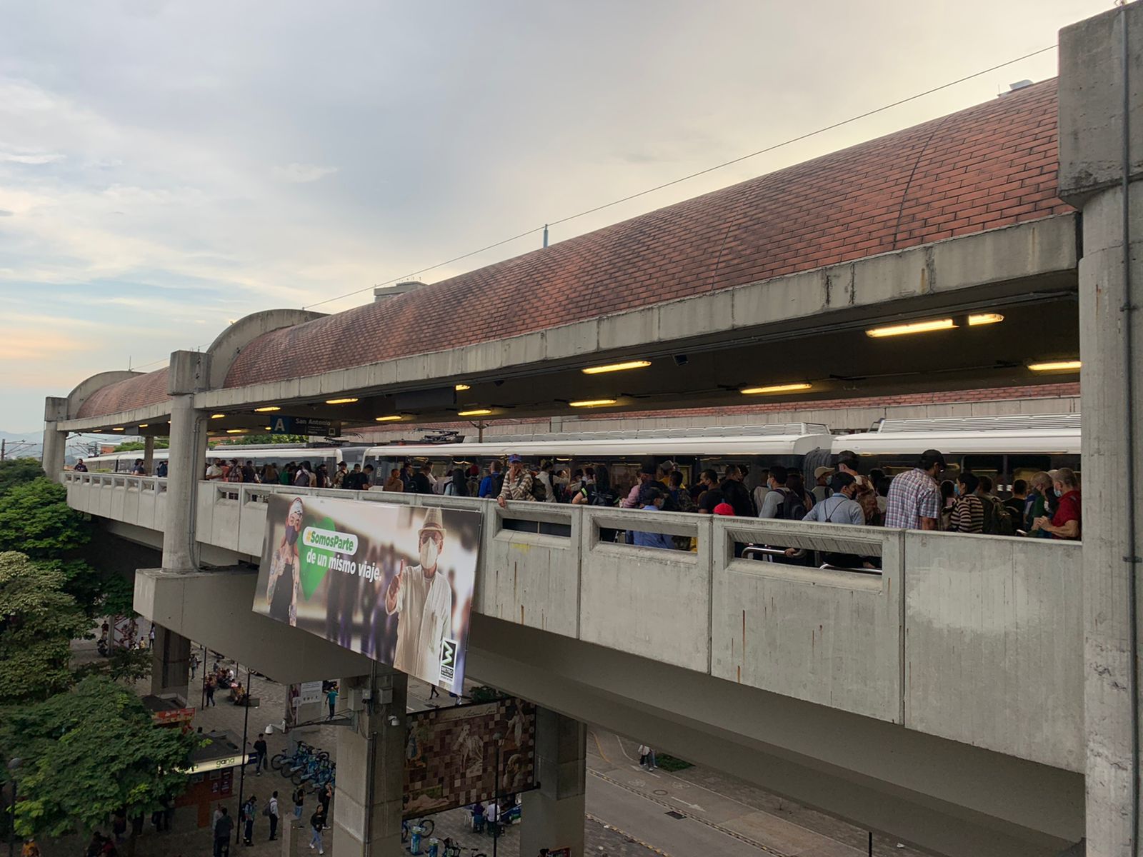La odisea que tuvieron que vivir en Medellín por emergencia en el Metro