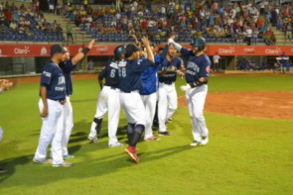 Leones de Monteria celebra su tercer triunfo consecutivo en la Copa Claro. Foto: Oficina de prensa