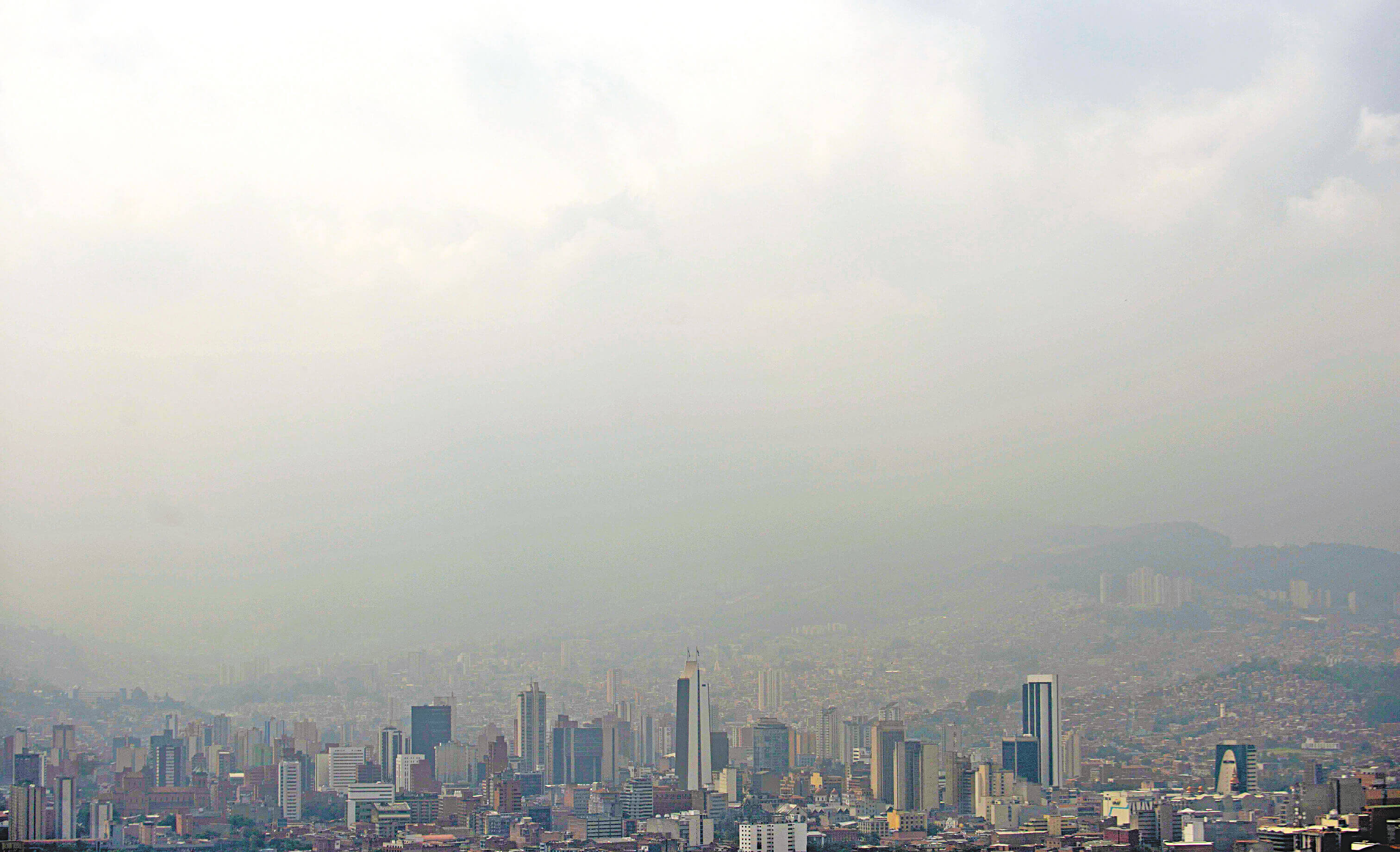 Mantienen medidas cautelares para mitigar contaminación del aire en Medellín