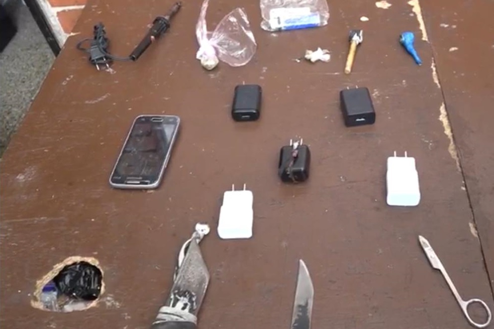 Incautaron drogas, celulares y navajas en estación de Policía de Rafael Uribe