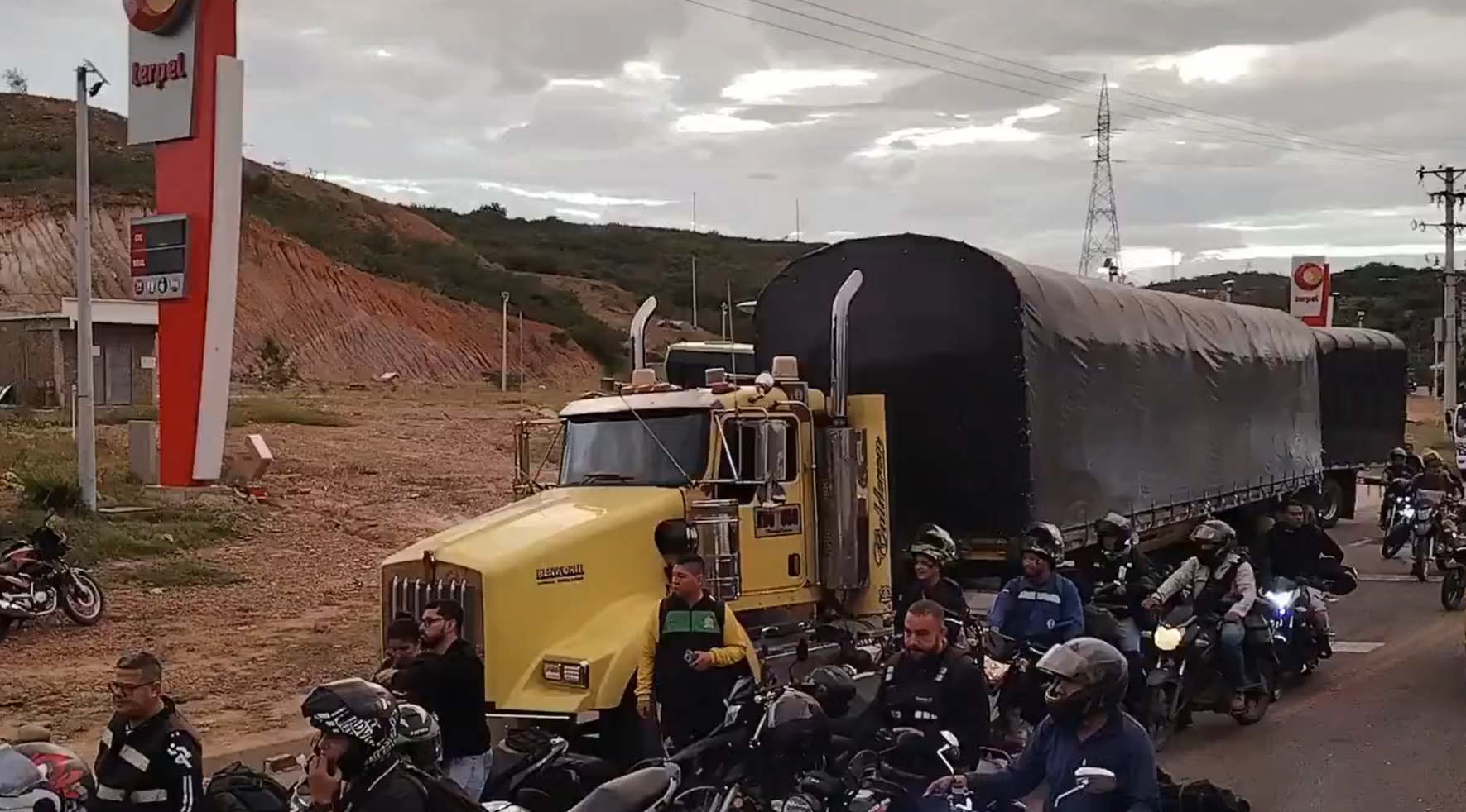 Vía Cúcuta-El Zulia se mantiene cerrada por paro de mineros y transportadores