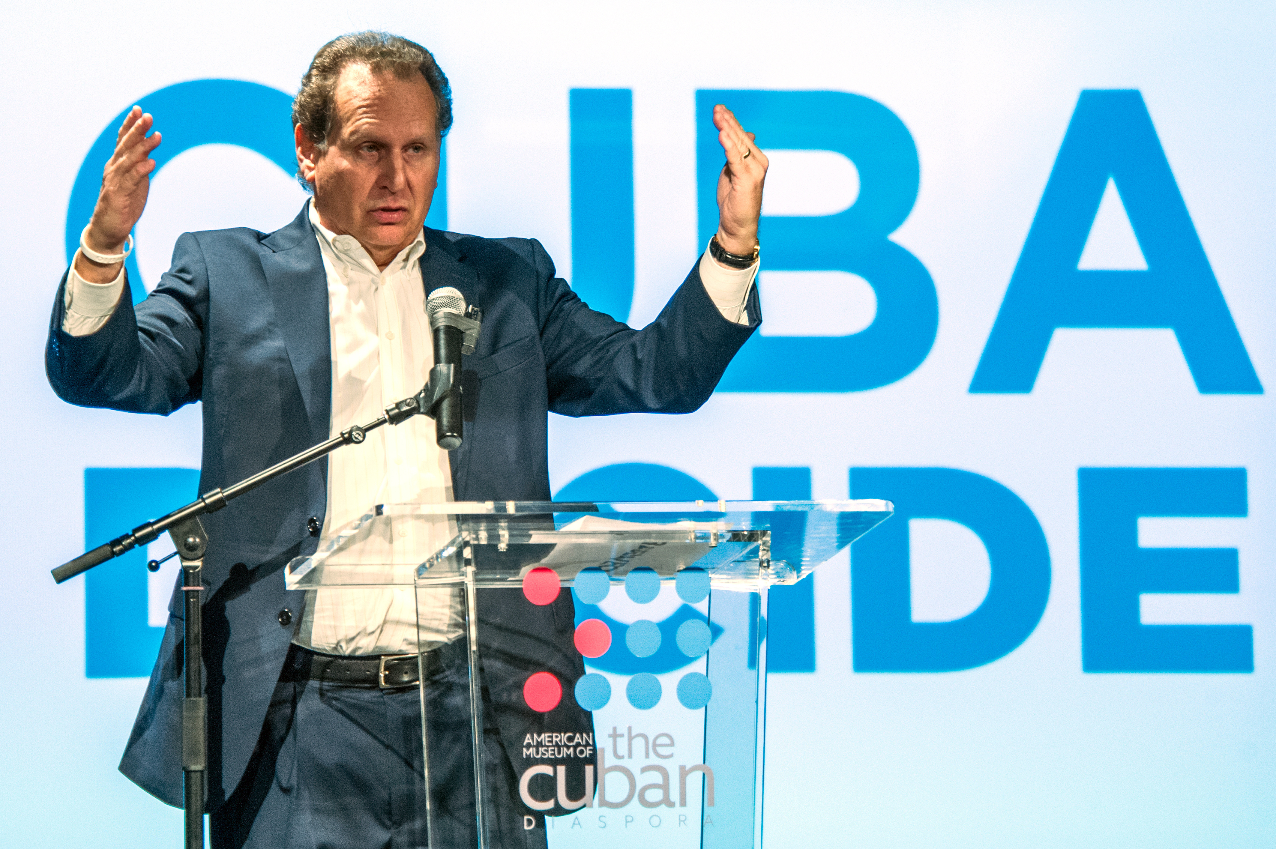 Murió Lincoln Díaz-Balart, pionero de las sanciones contra Cuba
