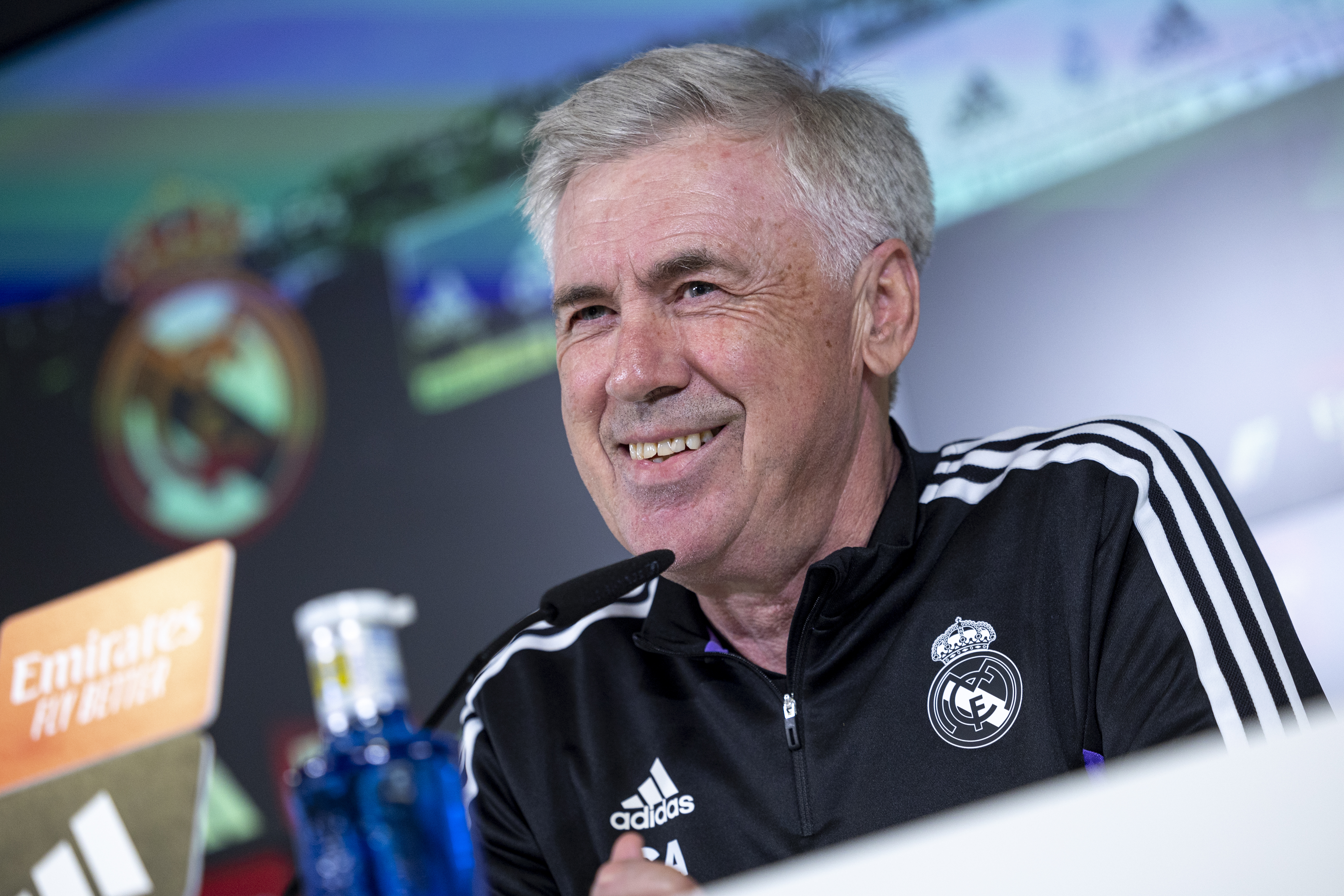 MADRID, 03/06/2023.- El entrenador del Real Madrid, Carlo Ancelotti, ofrece una rueda de prensa tras el entrenamiento del equipo este sábado en la Ciudad Deportiva de Valdebebas. El Real Madrid se enfrenta mañana al Athletic de Bilbao en el estadio Santiago Bernabéu en un partido de LaLiga Santander. EFE/ Daniel González