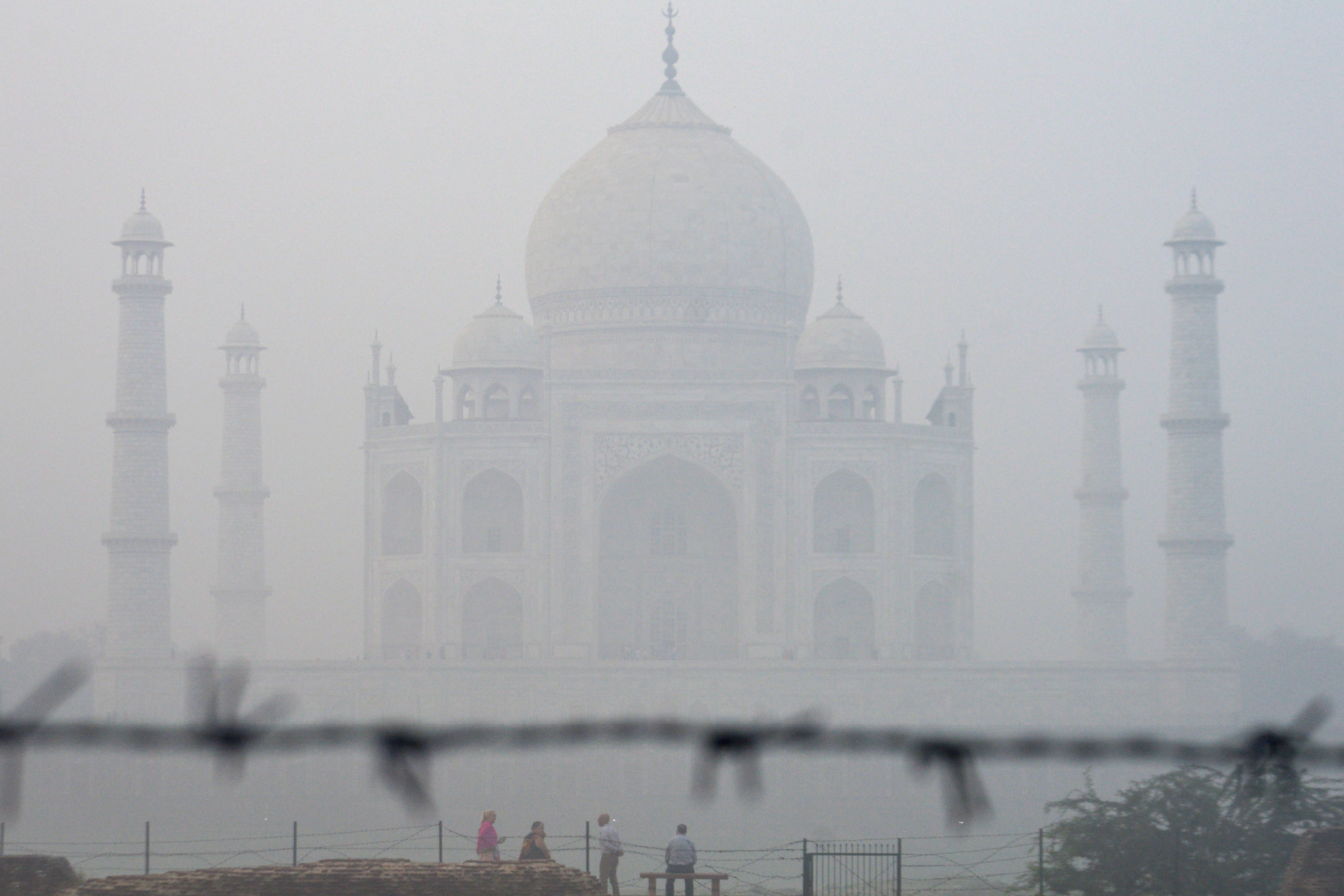El Taj Mahal ya no se ve por culpa de la contaminación