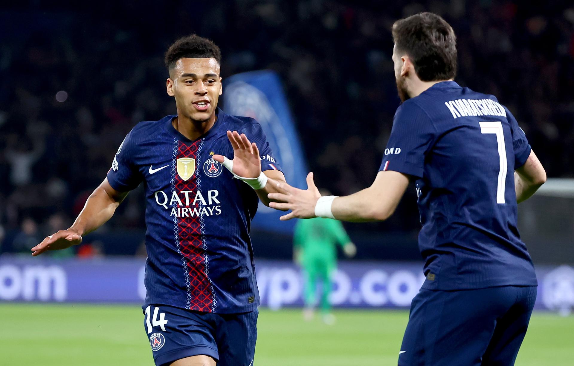 PSG venció 2-0 a Liverpool con golazos de Doué y  Kvaratskhelia en Champions: video