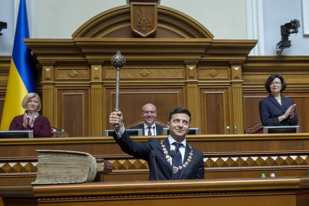 El nuevo presidente de Ucrania se posesiona y disuelve el Parlamento. ¿Por qué?