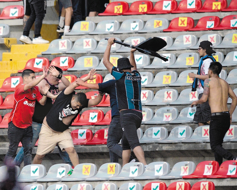 Querétaro vs. Atlas: cronología del horror en el fútbol mexicano