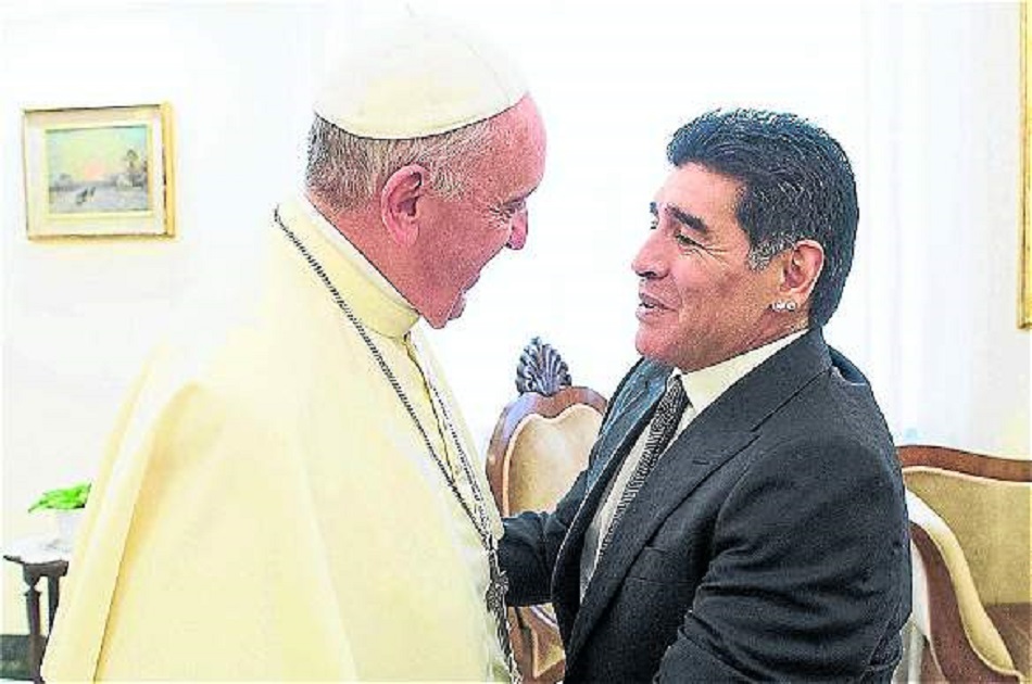 Maradona se declaró "hincha de Francisco" tras reunirse con el papa