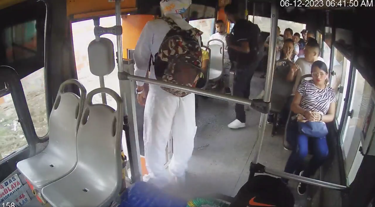 Ladrones disfrazados de enfermeros robaron a pasajeros de un bus en Barranquilla