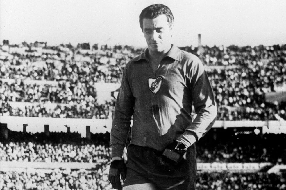 Así atajaba Amadeo Carrizo