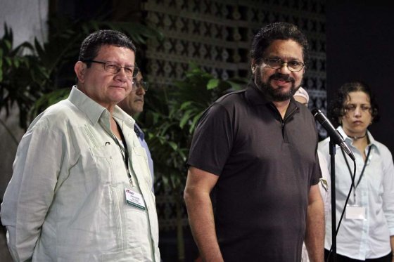 Como ‘disparates’ cataloga Farc trinos de Uribe