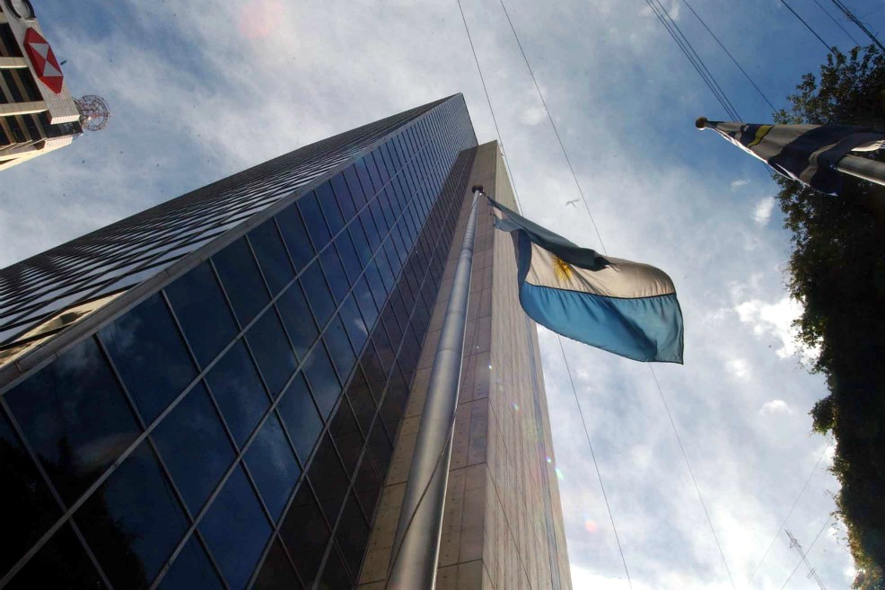 Caída del peso augura recesión e inestabilidad para Argentina