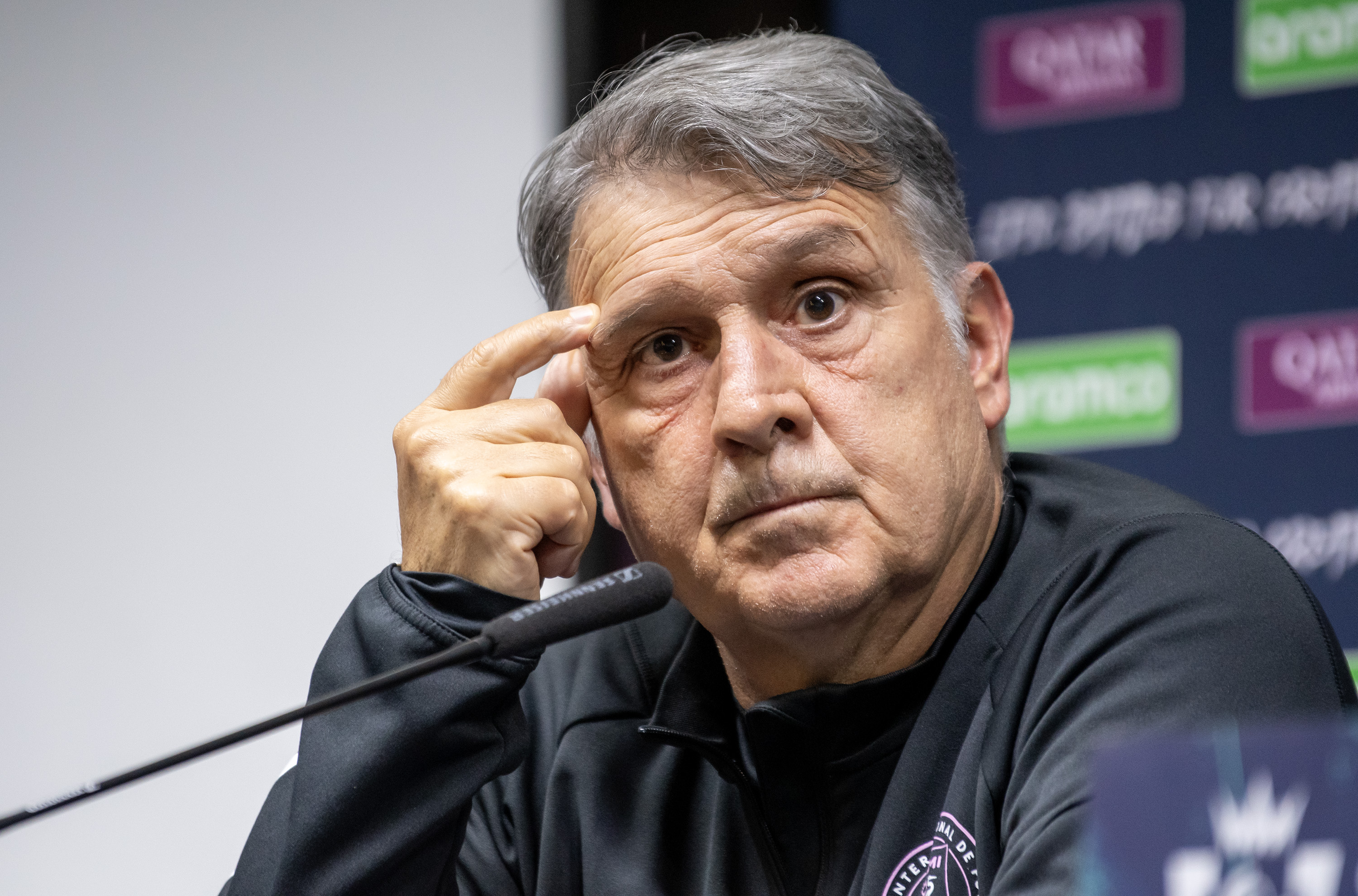AME6108. WASHINGTON (ESTADOS UNIDOS), 22/11/2024.- Fotografía de archivo fechada el 09 de abril de 2024 del entrenador del Inter Miami Gerardo Martino, hablando durante una rueda de prensa en Monterrey (México). El entrenador argentino Gerardo 'Tata' Martino confirmó este viernes su salida del banquillo del Inter Miami de la MLS, donde milita su compatriota Lionel Messi, por "cuestiones estrictamente personales". EFE/Miguel Sierra/ARCHIVO