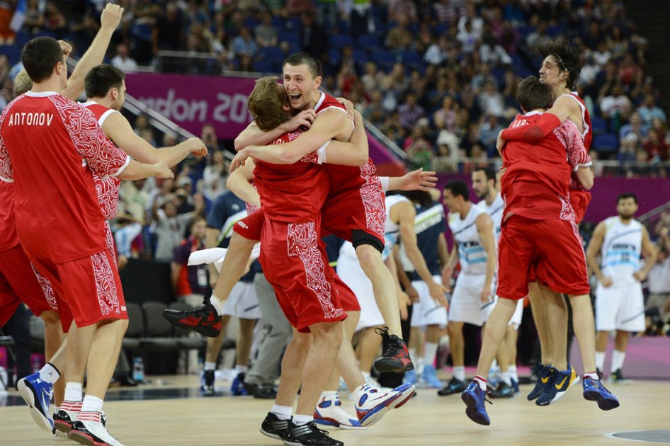 Rusia ‘tumba’ a Argentina del podio olímpico del baloncesto