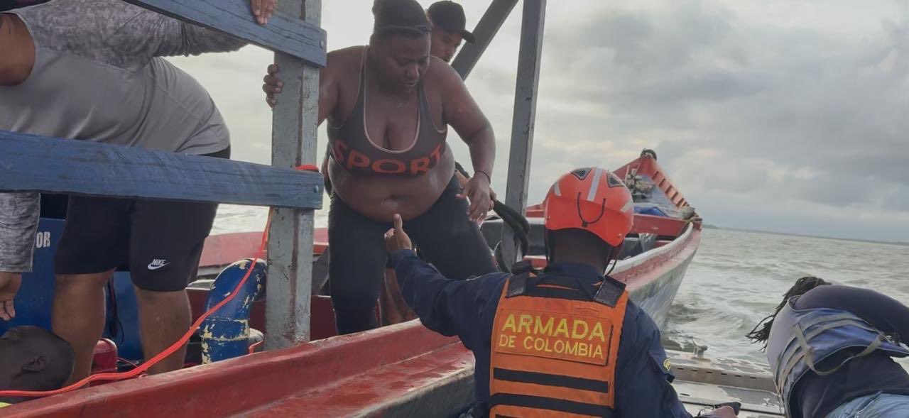 Rescataron a cuatro náufragos en el golfo de Urabá; algunos presentaban quemaduras