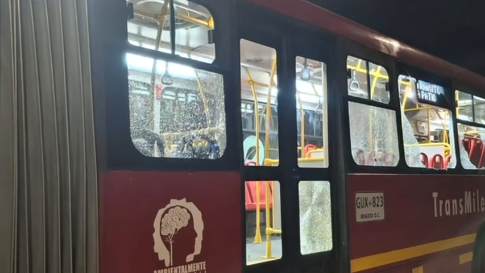 Capturan en flagrancia a sujeto que vandalizó a piedra un bus de Transmilenio
