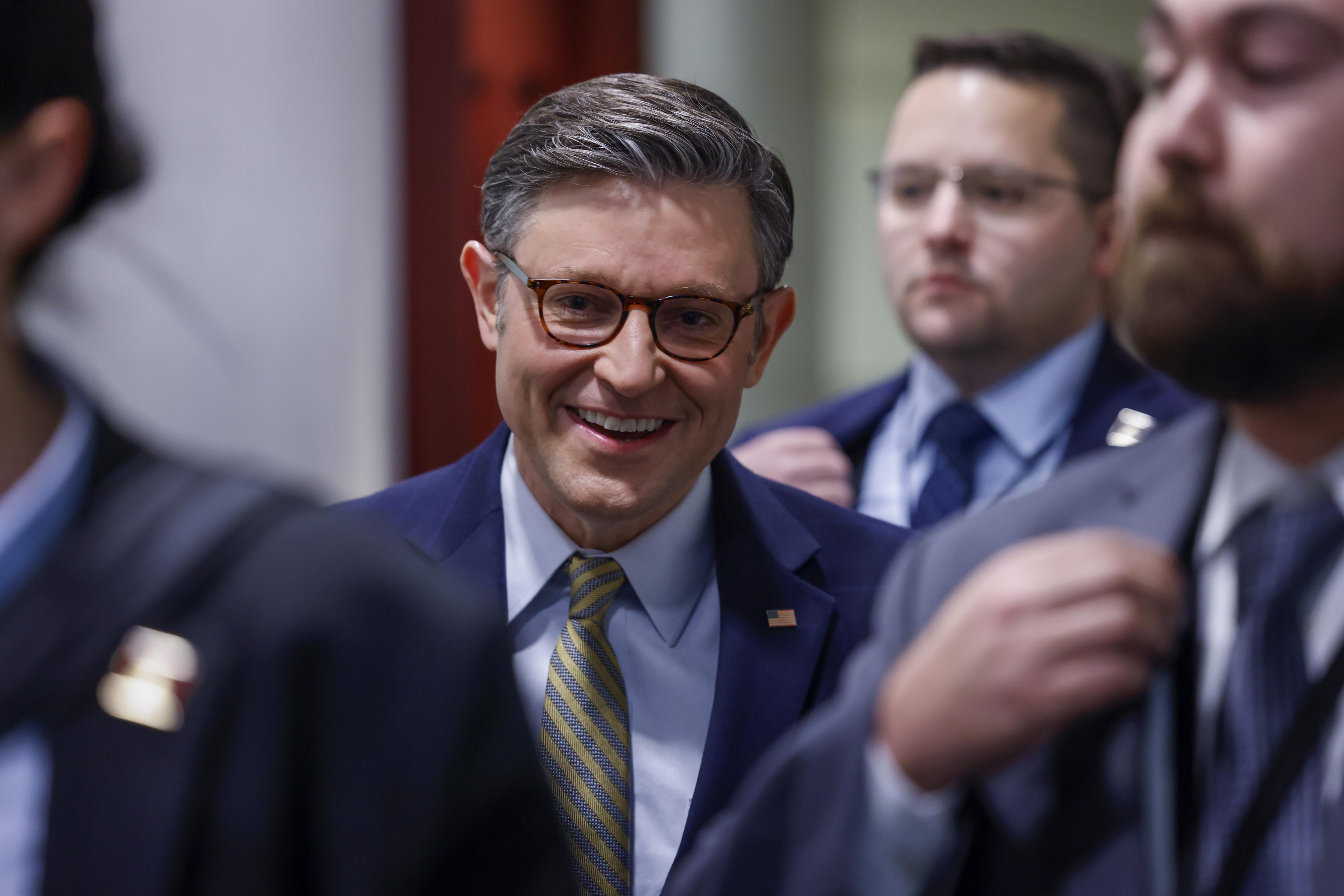 Washington (United States), 20/12/2024.- Speaker of the House Mike Johnson walks to a Republican caucus meeting as he negotiates a budget supplemental to avert a government shutdown in the US Capitol in Washington, DC, USA, 20 December 2024. The House Republican leadership continues to negotiate a new budget supplemental in order to avert a government shutdown. EFE/EPA/SHAWN THEW