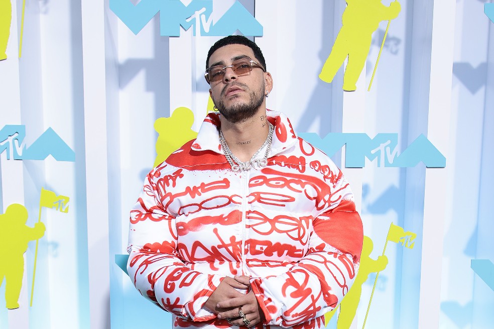 ¿Cuánto valen las chanclas de Valentino que usó Ryan Castro en los MTV VMAS?