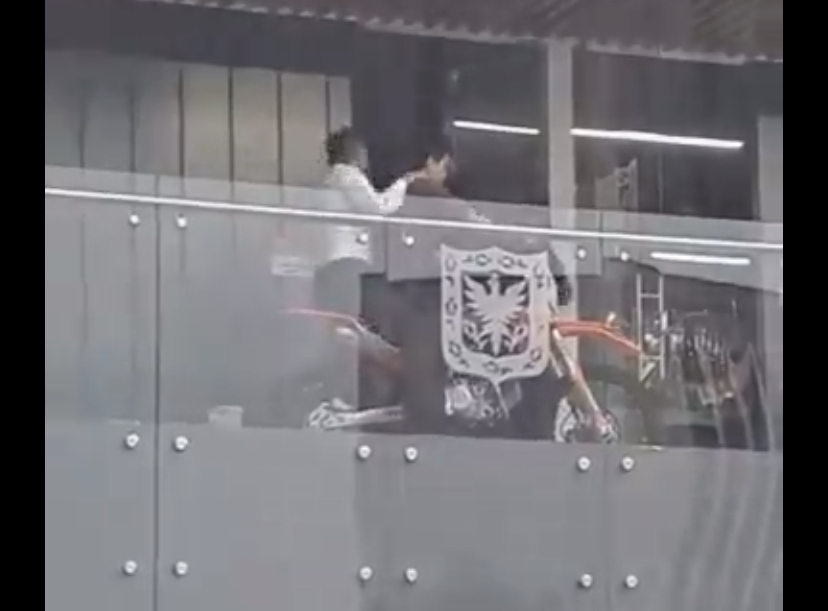 Cabildante ingresa moto a instalaciones del Concejo de Bogotá