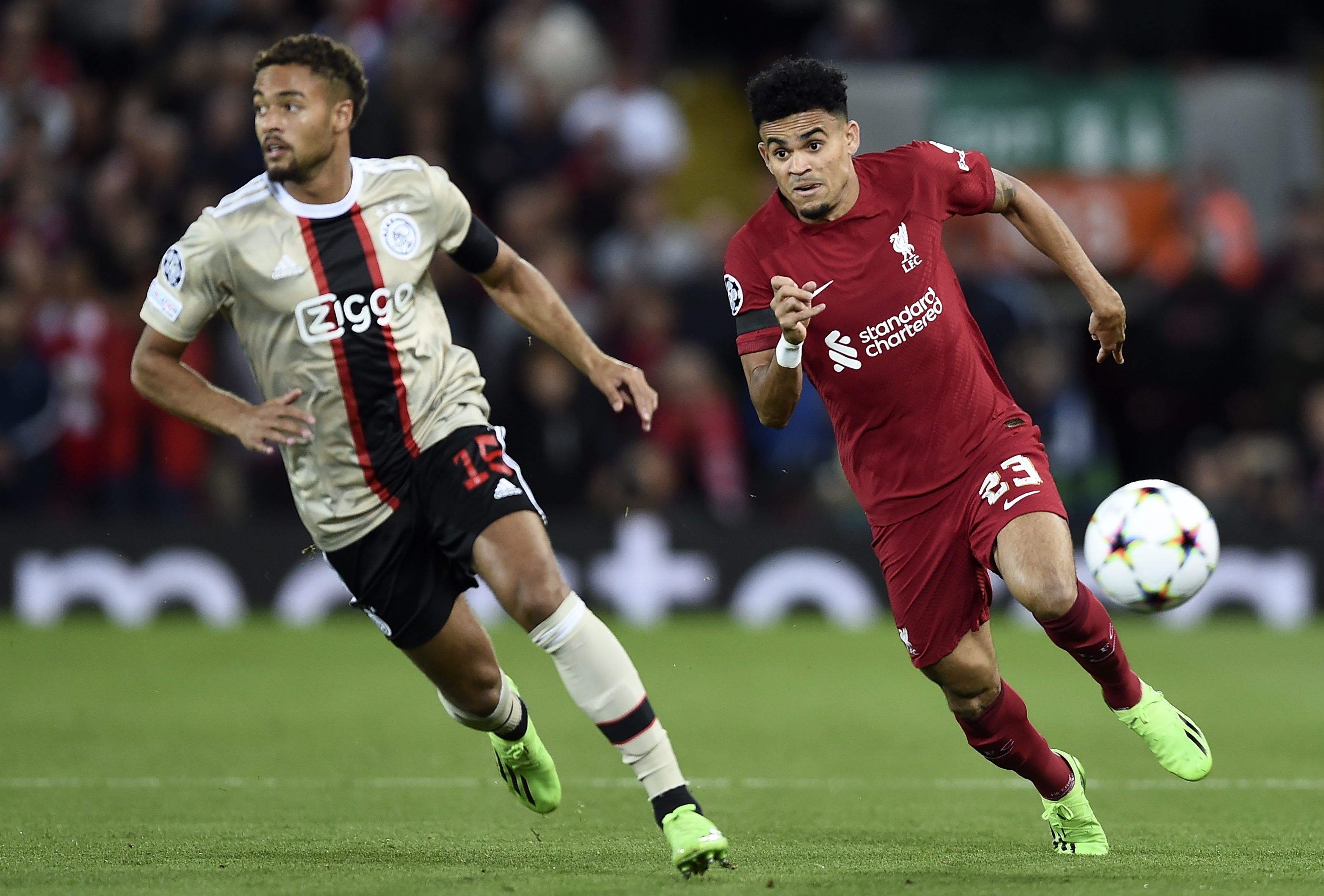 Liverpool, con Díaz en la cancha, ganó sobre la hora al Ajax en la Champions