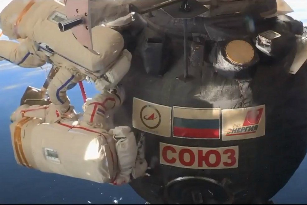 Astronautas terminan una de las caminatas espaciales más difíciles
