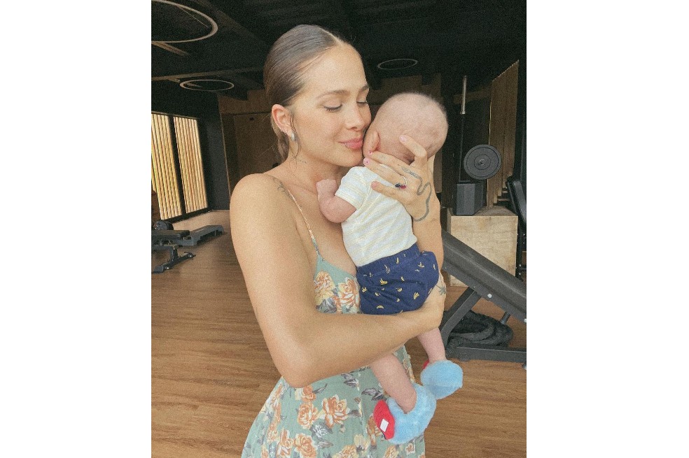 La cantante se convirtió en mamá por primera vez el 21 de abril. Desde entonces, había estado alejada de las redes y de sus proyectos musicales.