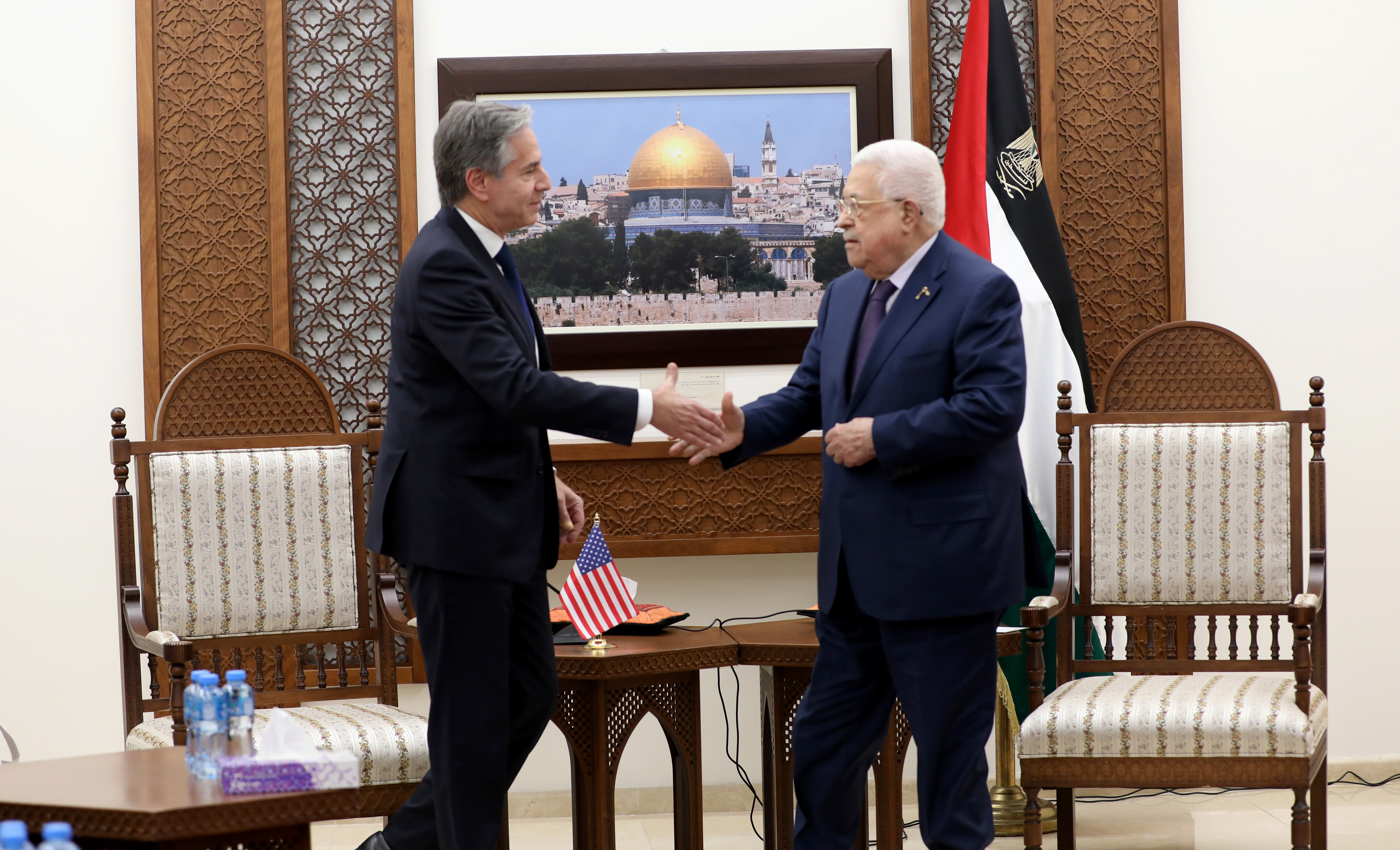 Antony Blinken se reunió con Mahmud Abás en Cisjordania y luego viajó a Irak