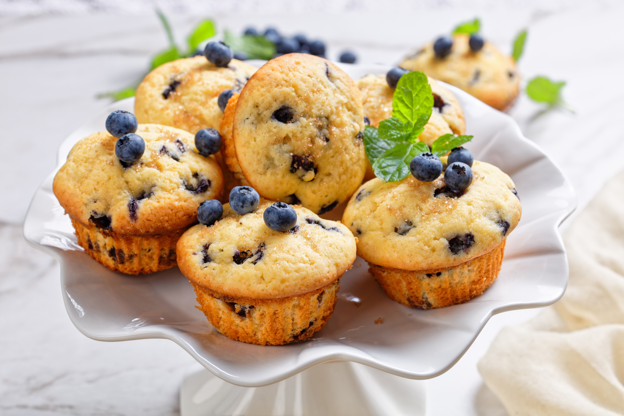 Esta es la receta para hacer muffins de limón con arándanos
