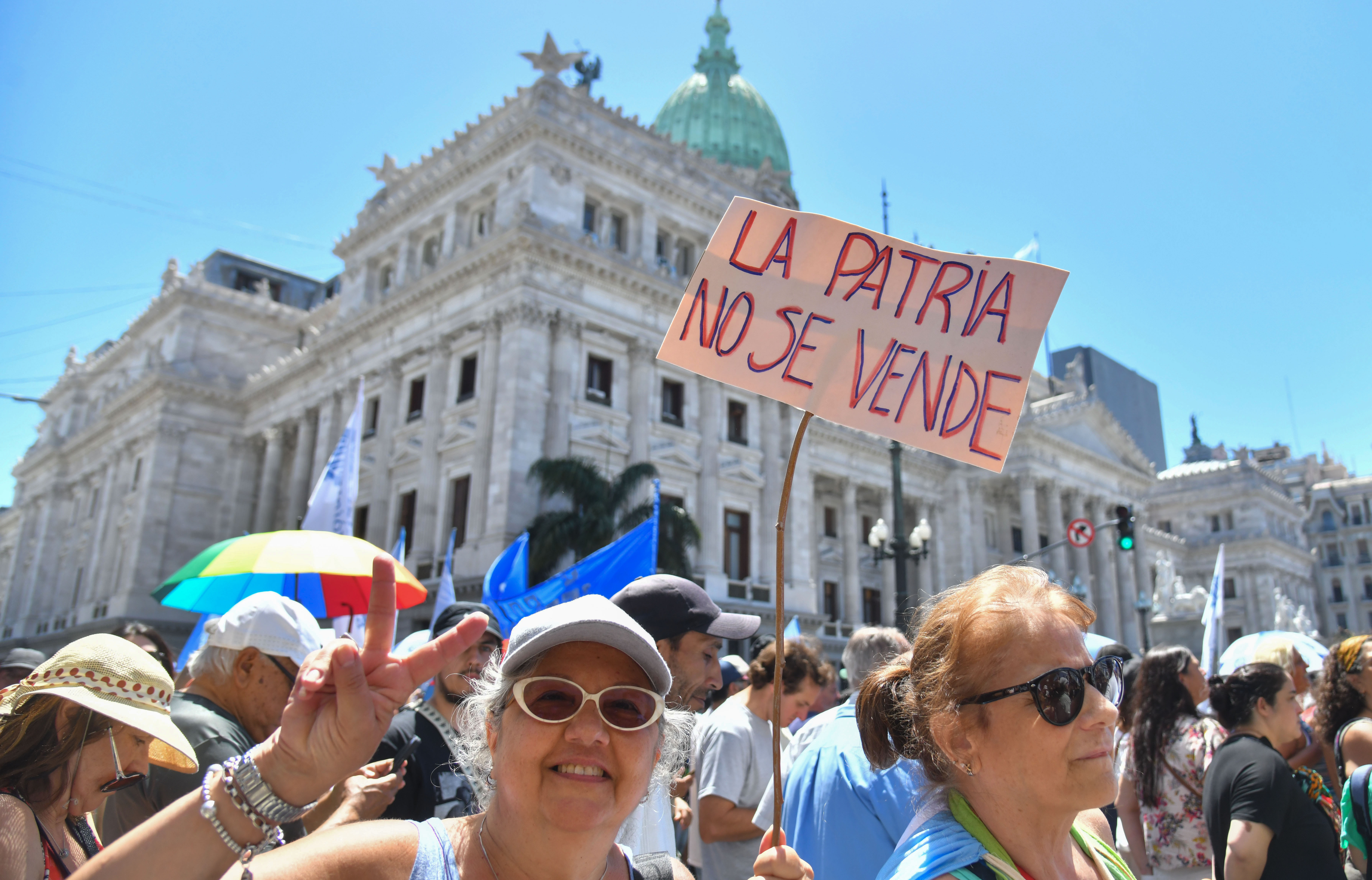 Argentina: con oposición en las calles, la Ley Ómnibus avanza en el Congreso