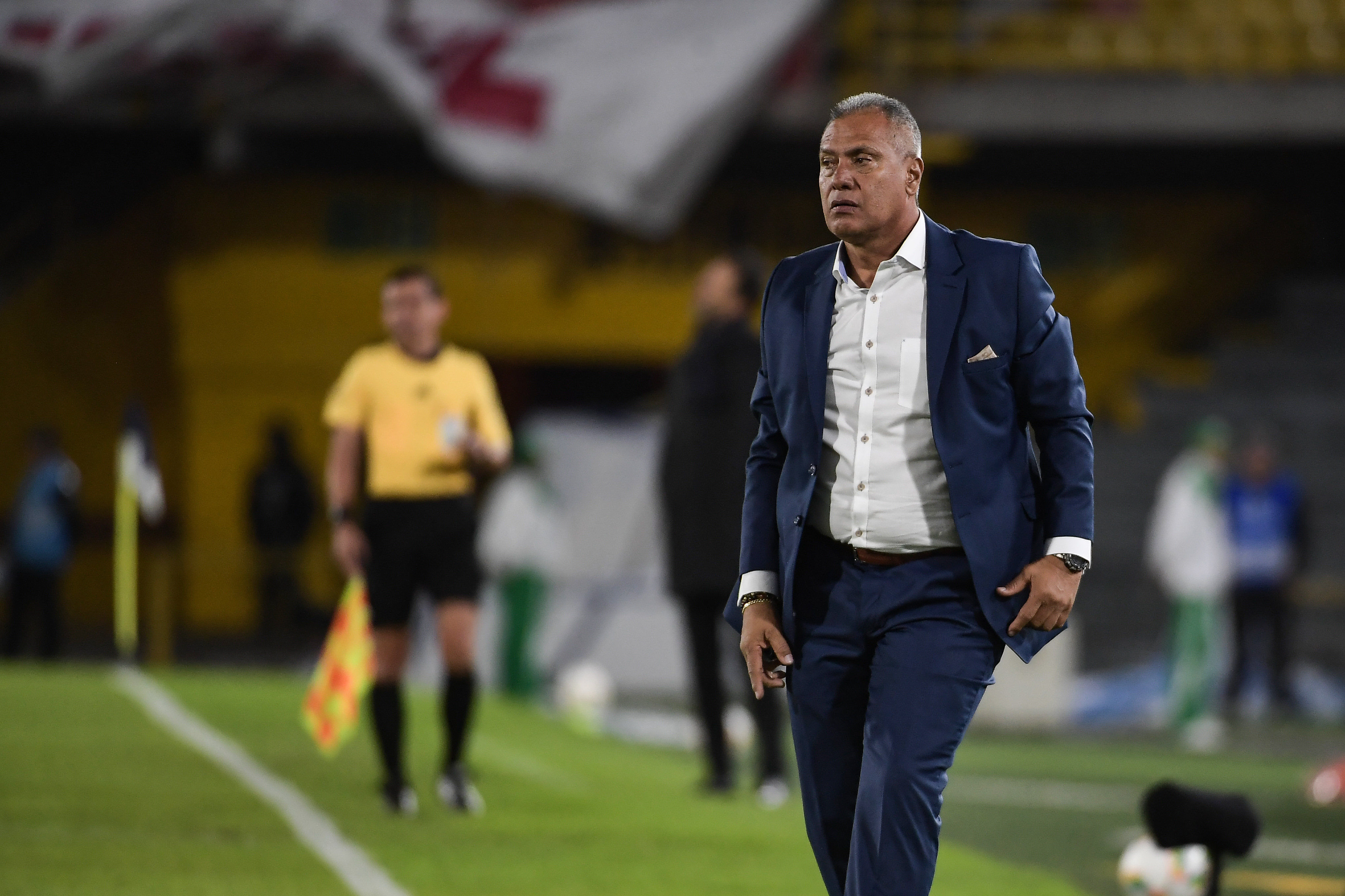 Técnico de Millonarios durante el compromiso ante Santa Fe en el Estadio El Campin de Bogotá