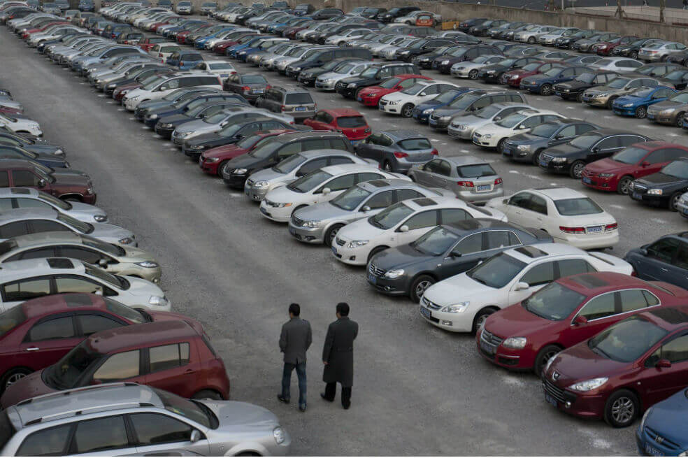 Subirán tarifas de parqueaderos en Bogotá: en $110 quedaría minuto para carros