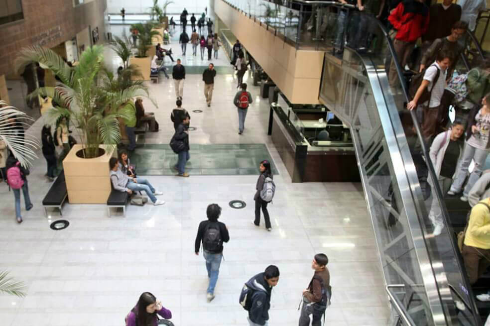 Imagen de referencia de instalaciones de la Universidad de los Andes. La decisión, según indica el documento, pretende responder a los retos actuales que enfrenta la institución.