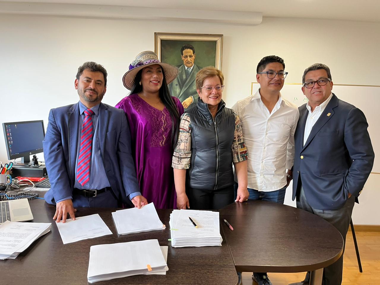 La ministra del Trabajo, Gloria Inés Ramírez Ríos, tras radicar en el Senado de la República, la ponencia para el segundo debate de la reforma pensional.