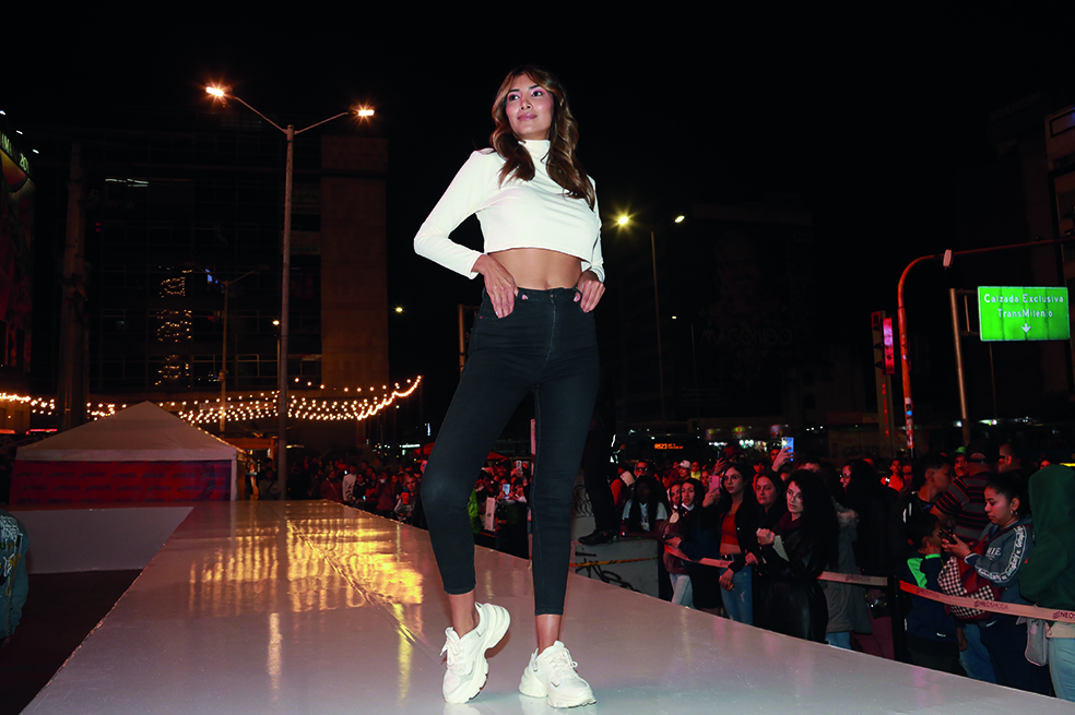 Pasarela NEOS 23