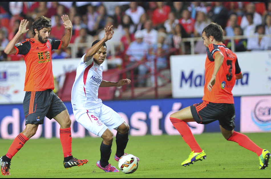 Carlos Bacca fue titular en la victoria de Sevilla sobre Real Sociedad