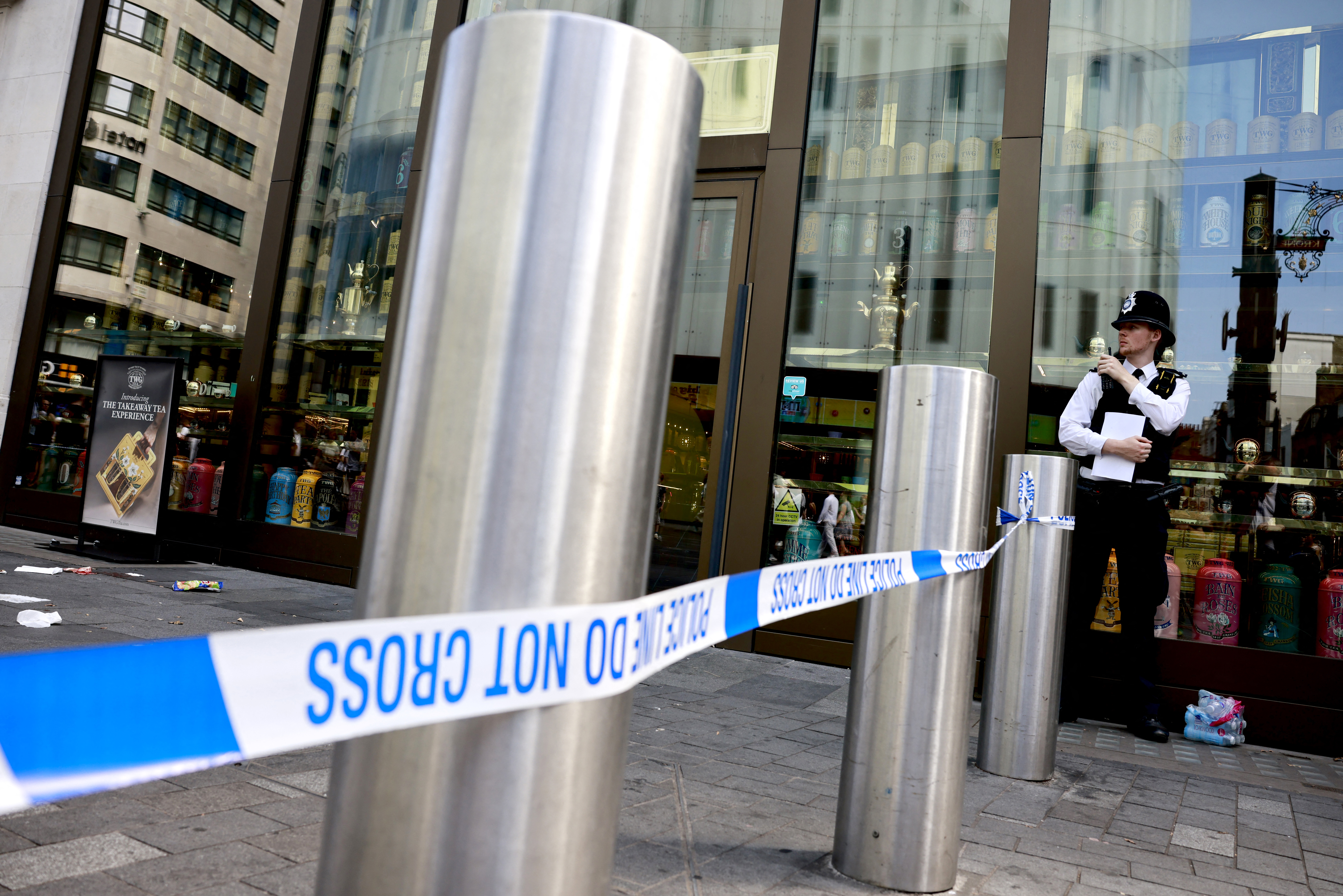 Un hombre detenido por apuñalar a una niña y a una mujer en el centro de Londres