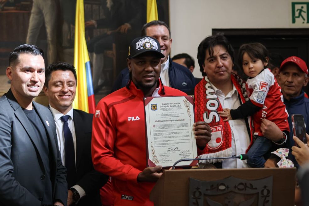 El Concejo de Bogotá homenajeó a Santa Fe por ganar su décima estrella