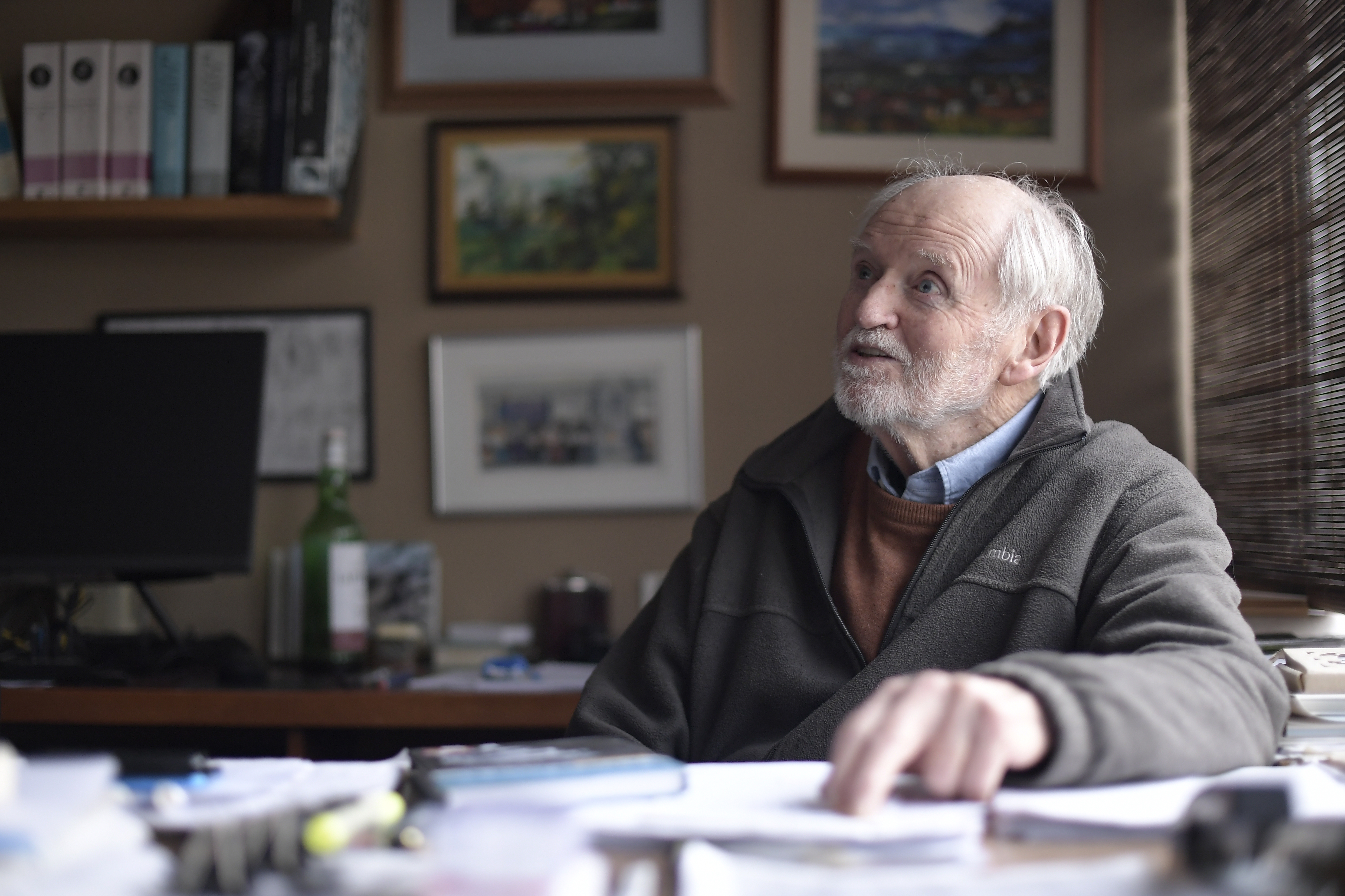 Teólogo, escritor, traductor y dramaturgo, autor de la primera biografía del sacerdote Camilo Torres, en entrevista.