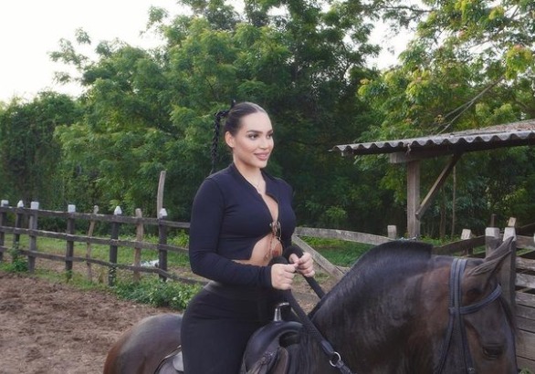 Andrea Valdiri mostró fotos de su infancia: es igual a Adhara, su hija menor