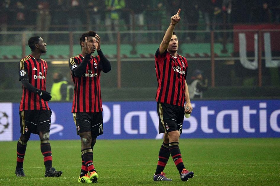 Milan empató y avanzó a octavos de la Champions
