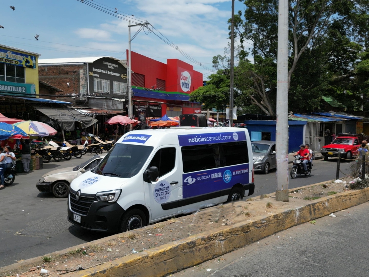 Elecciones 2023: Arrancó el Bus Colombia de Noticias Caracol, Blu Radio y El Espectador