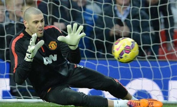 Víctor Valdés confirmó su salida de Manchester United