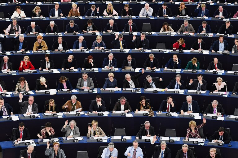 La Eurocámara pide protección para homosexuales, transexuales e intersexuales y aprueba dos artículos. / AFP