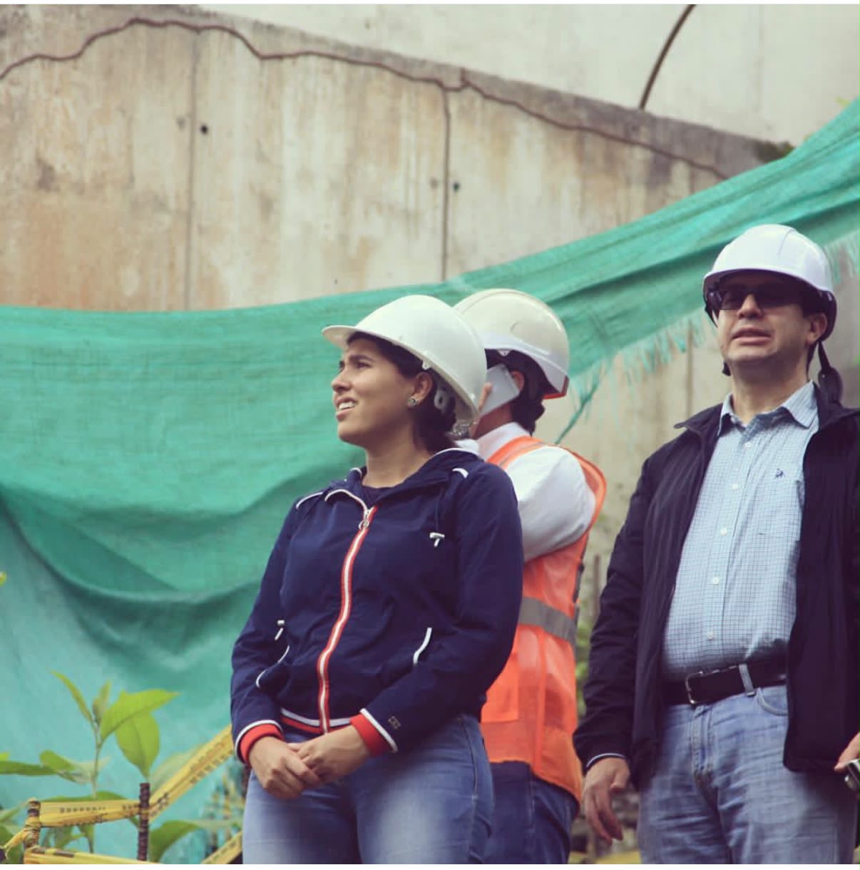 s ingeniera civil y apenas horas después de los coletazos del terremoto emprendió un esfuerzo coordinado con las autoridades de Pereira para evaluar las grietas y daños estructurales de múltiples edificios en esa ciudad.