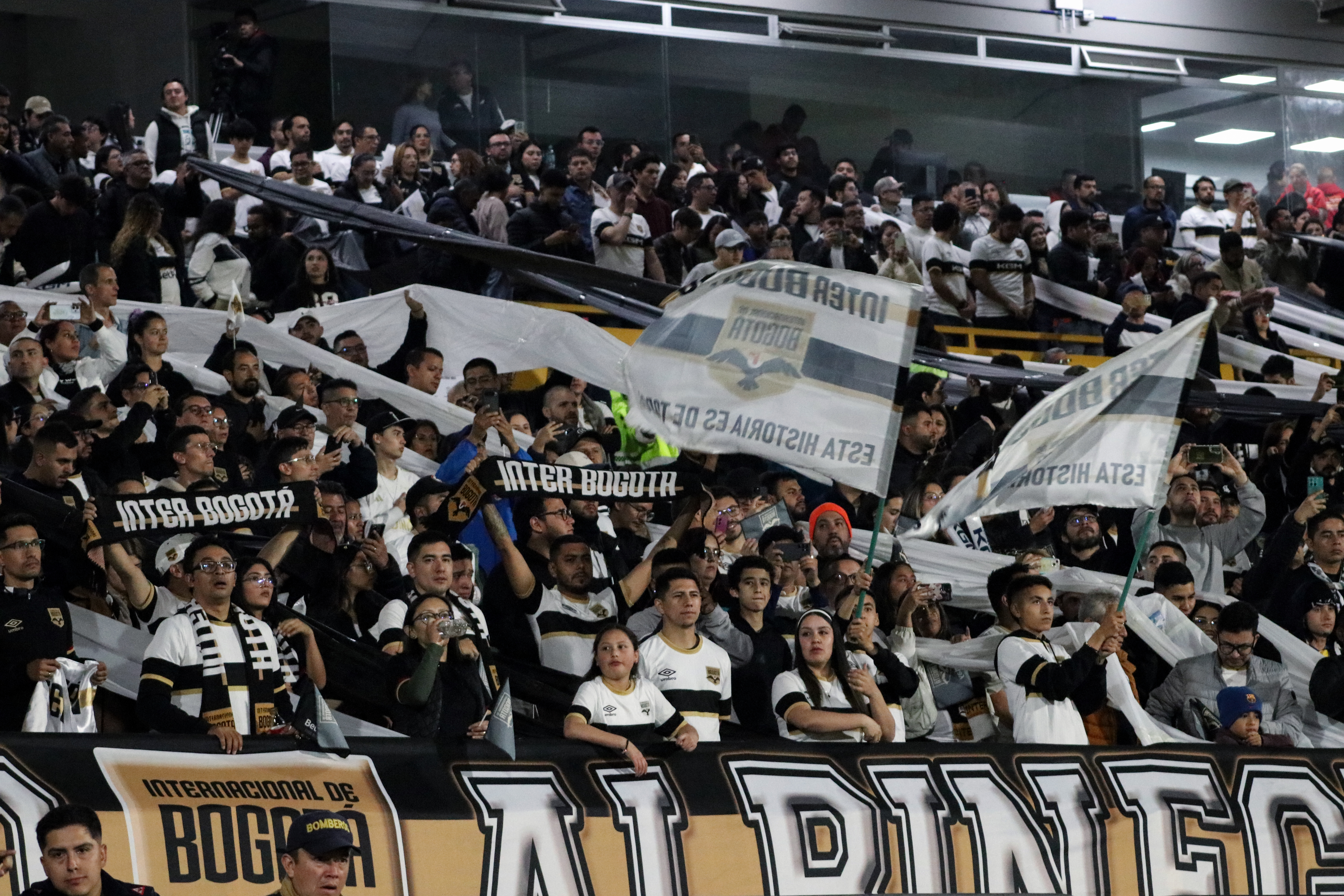 El nuevo equipo sensación del fútbol profesional colombiano le propinó una dura derrota a los embajadores, que venían levantando cabeza y sumaron una dura derrota contra el líder del campeonato.
