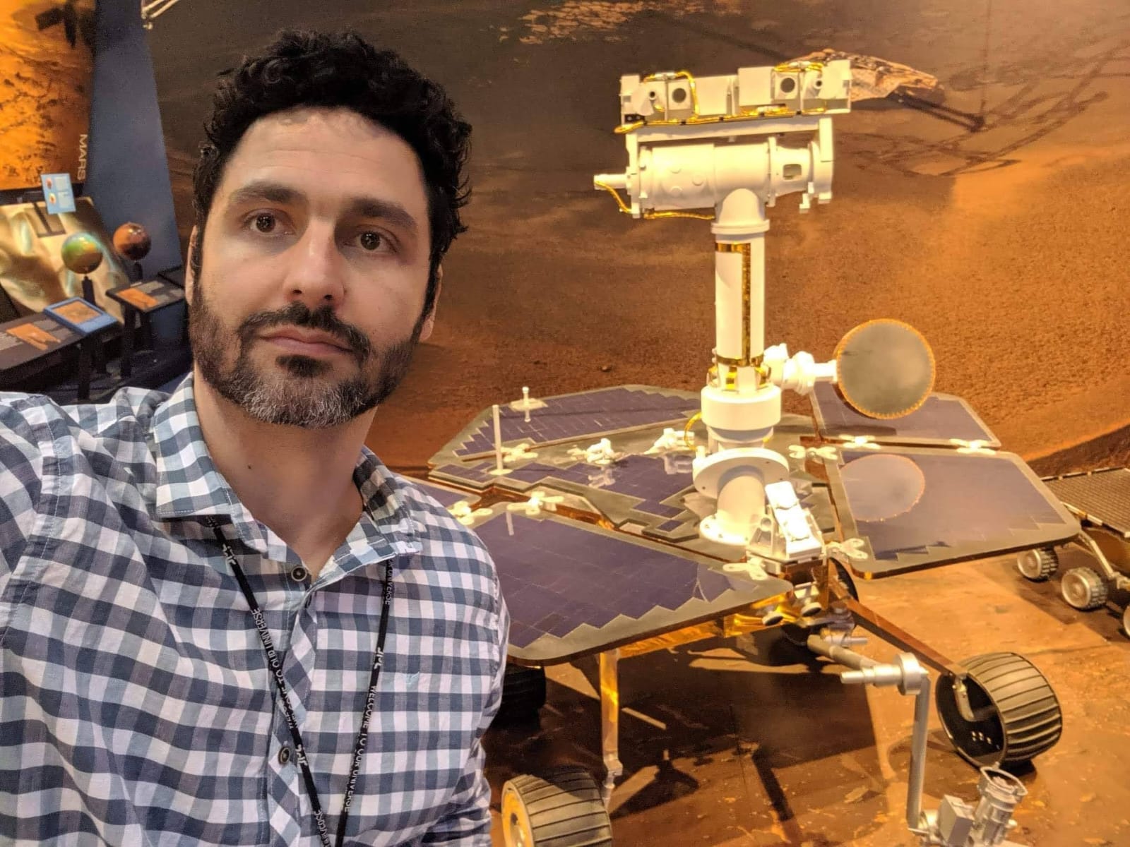 Restrepo participa en la misión diseñando la trayectoria que realizará la sonda espacial.