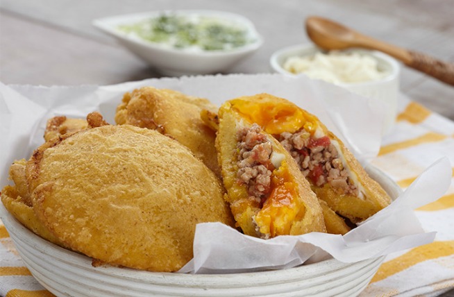 Arepa de huevo con carne molida de cerdo