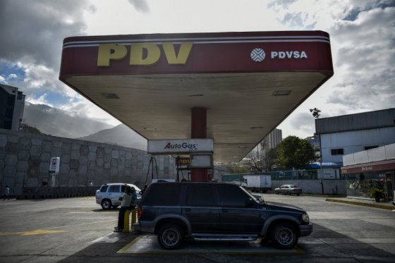 Ingresos petroleros venezolanos cayeron 40,7% en 2015