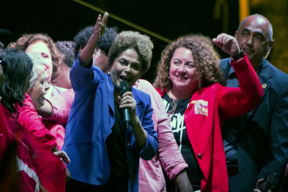 Dilma Rousseff atribuye a calumnias de la prensa denuncias de que recibió sobornos